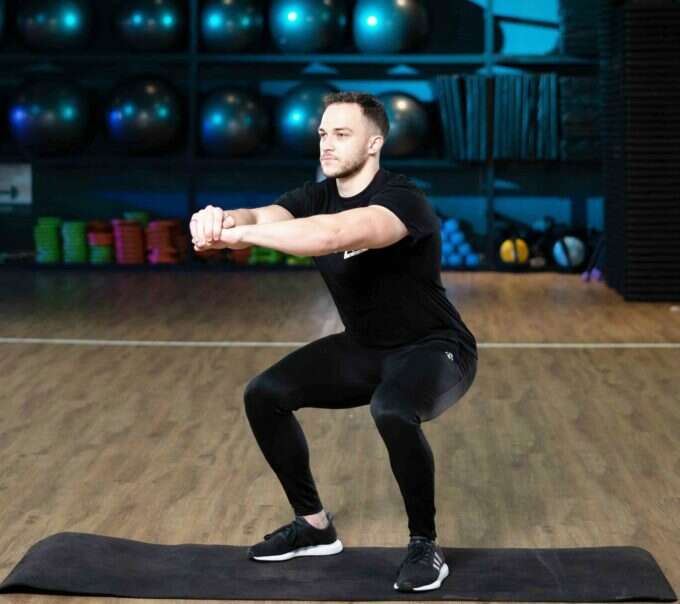 Trifocus Fitness Academy - air squat